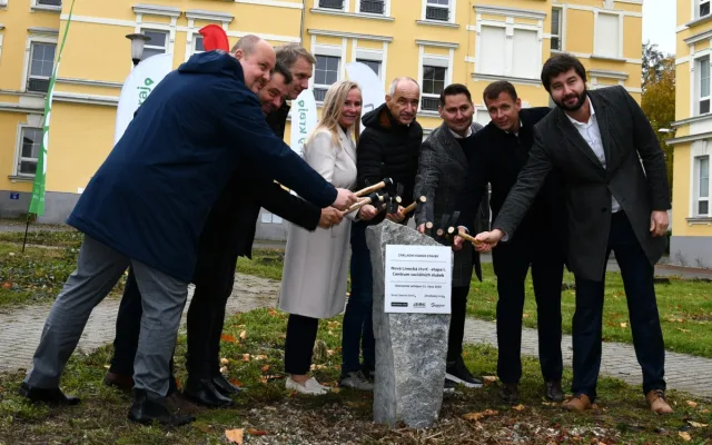 Přestavba bývalé vojenské nemocnice začala. Kraj investuje téměř dvě miliardy