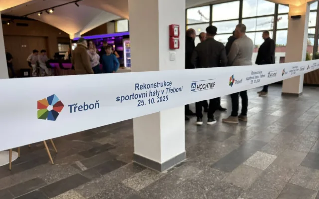 Třeboň otevřela zrekonstruovanou sportovní halu. Město už chystá další přístavbu
