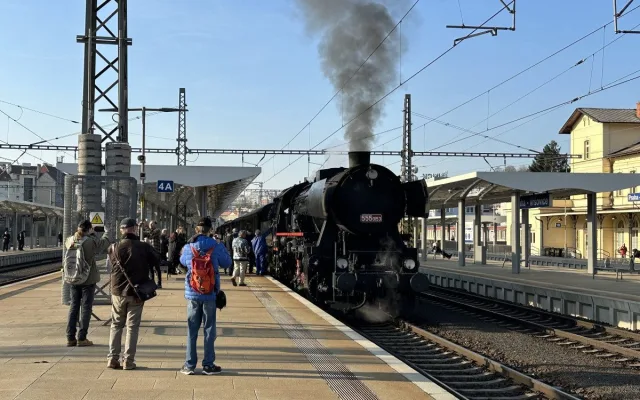 Historický vlak na trase Budějovice - Praha připomínal návrat legionářů.