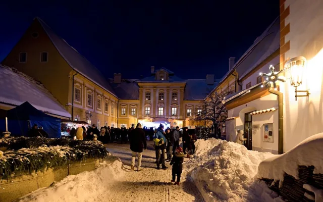 Čerti, koncerty, divadlo i živý betlém. Advent v Borovanech je tu