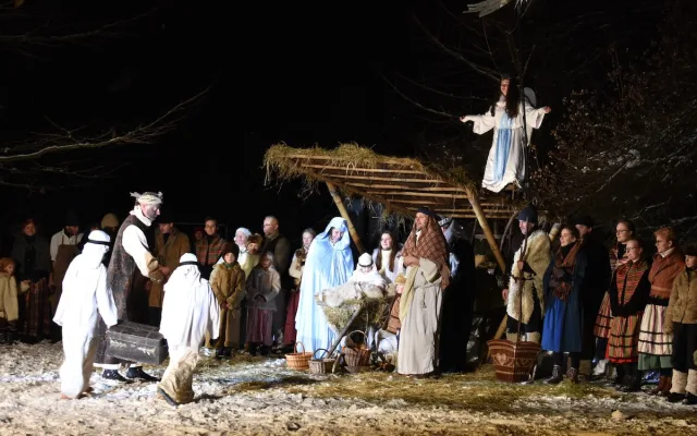 Čerti, koncerty, divadlo i živý betlém. Advent v Borovanech je tu
