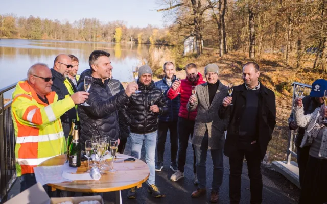 Hluboká nad Vltavou slavnostně otevřela novou stezku ve Zvolenovské ulici