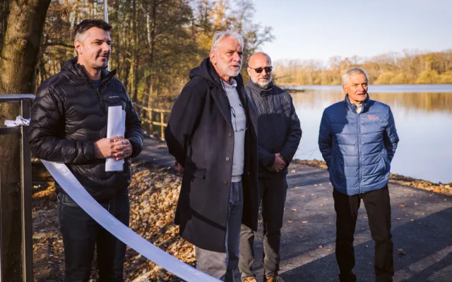 Hluboká nad Vltavou slavnostně otevřela novou stezku ve Zvolenovské ulici
