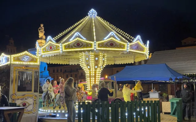 Adventní městečko je otevřené. První den přilákalo stovky návštěvníků