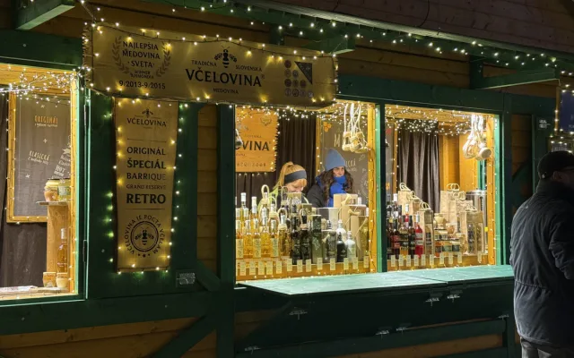 Adventní městečko je otevřené. První den přilákalo stovky návštěvníků