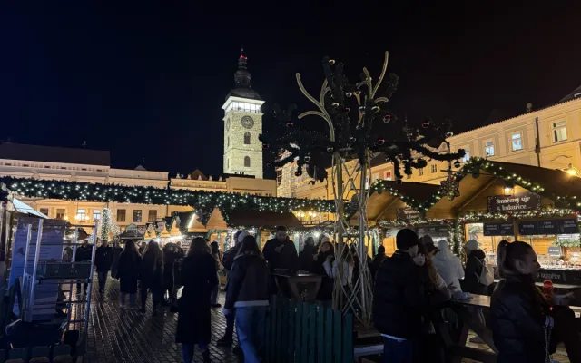 Adventní městečko je otevřené. První den přilákalo stovky návštěvníků