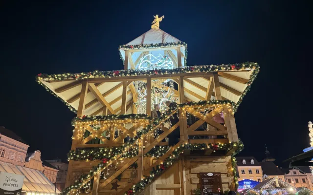 Adventní městečko je otevřené. První den přilákalo stovky návštěvníků