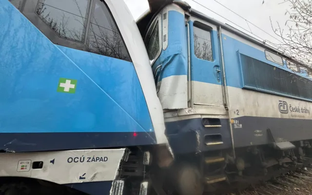 U Zlivi se srazily dva vlaky. Na místě je přes 40 zraněných, dva těžce