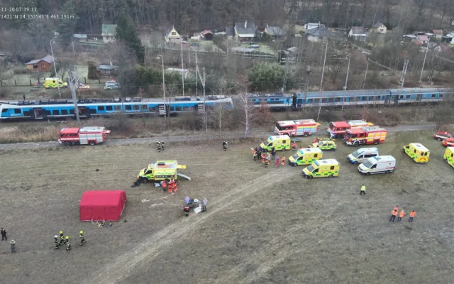 U Zlivi se srazily dva vlaky. Na místě je přes 40 zraněných, dva těžce