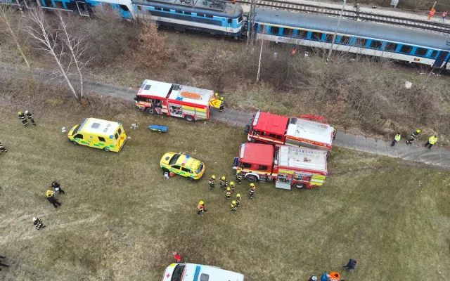 U Zlivi se srazily dva vlaky. Na místě je přes 40 zraněných, dva těžce