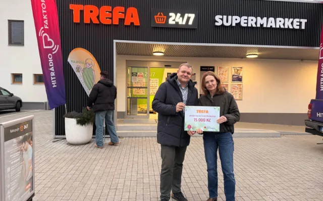 Trefa rozdává radost: Podpořeným organizacím předala šeky v hodnotě 75 000 Kč