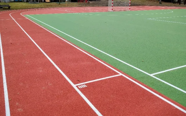 Grünwaldovka má opravené hřiště. Veřejnost ho vyzkouší na jaře