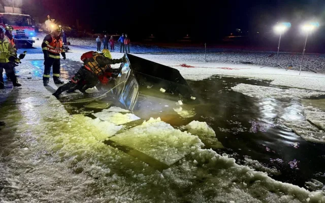 Potopená osmikolka je z Lipna venku, bruslařský ovál ale možná vůbec nevznikne
