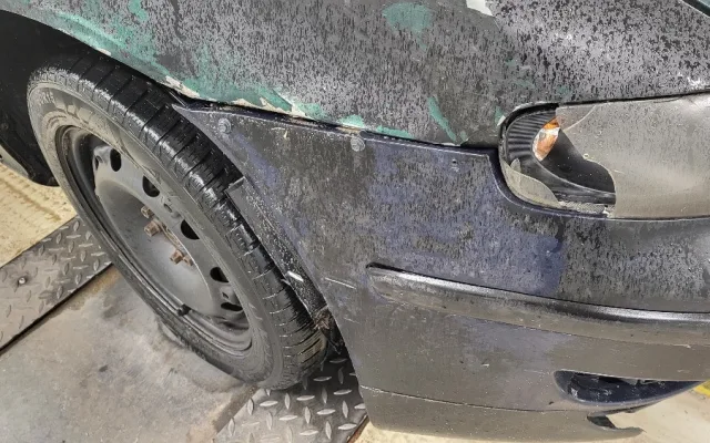 Policisté v Jindřichově Hradci zastavili pojízdný vrak. Kontrola odhalila 21 závad