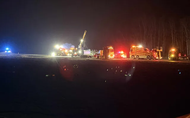 Bezohledný řidič způsobil nehodu kamionu s dodávkou, pátrá po něm policie