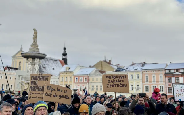 Příznivci prezidenta zaplnili budějovické náměstí. Podporu přišly vyjádřit stovky lidí