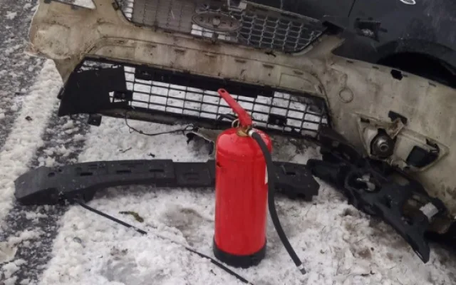 Vydatné sněžení komplikovalo dopravu, autobus u Čížové skončil v příkopě