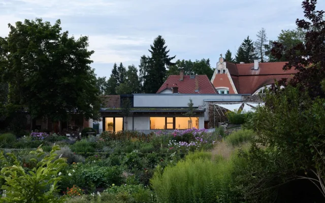Do historické zahrady v Jindřichově Hradci otiskují zahradní architekti i současné trendy