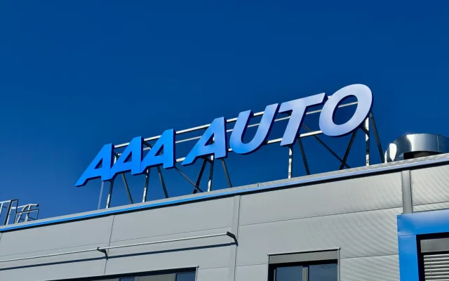 Široká nabídka aut a moderní zázemí. AAA AUTO otevřelo v Budějovicích nové autocentrum