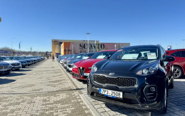 Široká nabídka aut a moderní zázemí. AAA AUTO otevřelo v Budějovicích nové autocentrum