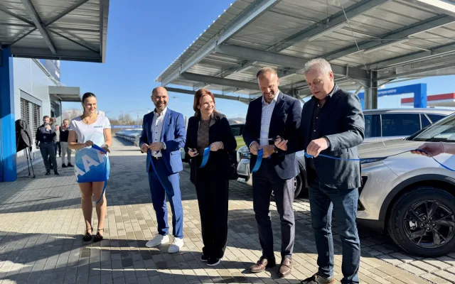 Široká nabídka aut a moderní zázemí. AAA AUTO otevřelo v Budějovicích nové autocentrum