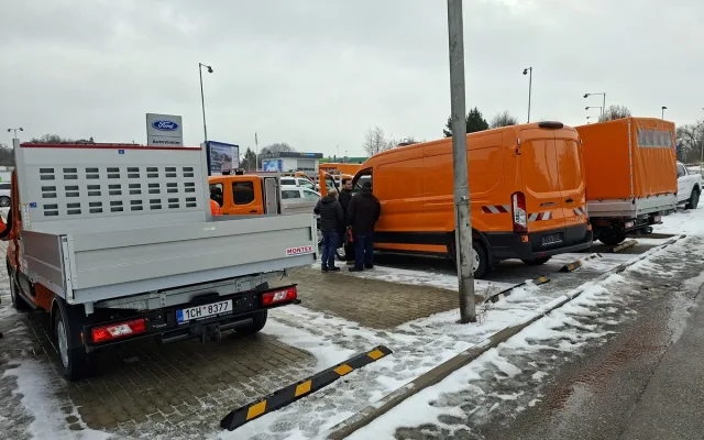 Jihočeští silničáři obměňují vozový park, do terénu vyrážejí i s elektromobily