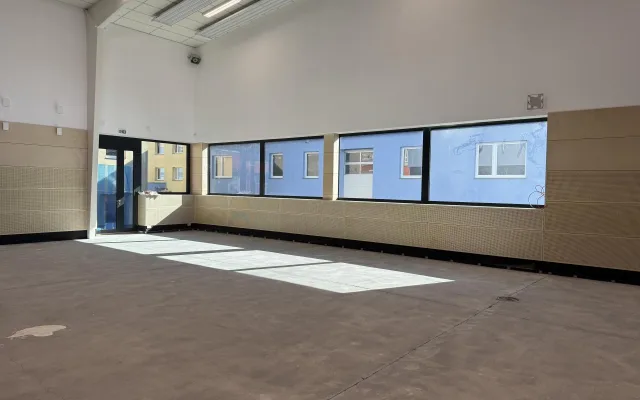 Dačice dokončují stavbu haly za 150 milionů, vznikne z nevyhovující tělocvičny