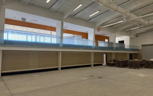 Dačice dokončují stavbu haly za 150 milionů, vznikne z nevyhovující tělocvičny