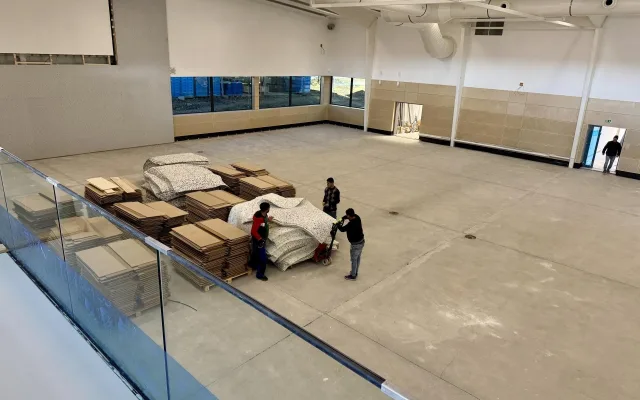 Dačice dokončují stavbu haly za 150 milionů, vznikne z nevyhovující tělocvičny