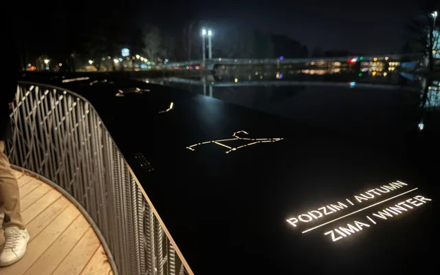 Na soutoku Malše a Vltavy se rozsvítilo nové molo. Město mu přezdívá svatební