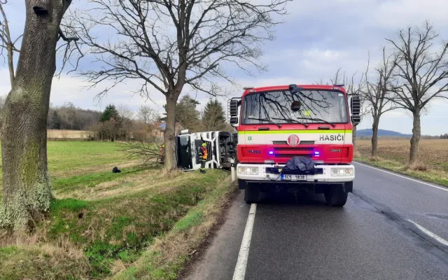 Dvě převrácené cisterny během rána. Dopravu komplikují na Prachaticku a Písecku