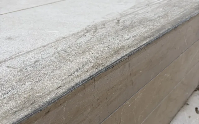 Skateboardisté si zajezdili u Slavie, poničili však schodiště. Policie zpřísní dohled
