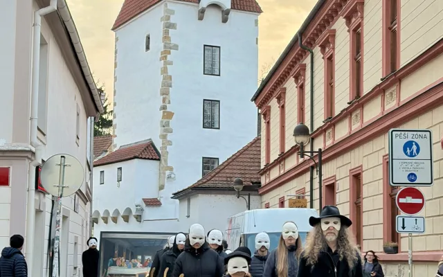 Velikonoční hrkání rozezvučelo Budějce. Zvony podle tradice odletěly do Říma