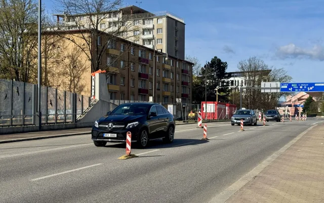 Začíná uzavírka mostu Kosmonautů, řidiče čekají měsíce dopravních omezení