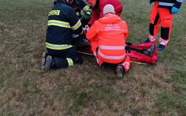 Dělník na stavbě dálnice D3 spadl do jímky, vážně si poranil hlavu
