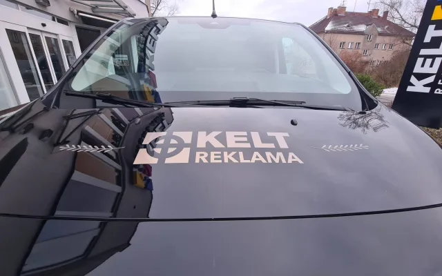 Pohřebák, který pobaví. Rebelové ze společnosti KELT vdechnou reklamě nový život