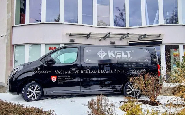 Pohřebák, který pobaví. Rebelové ze společnosti KELT vdechnou reklamě nový život