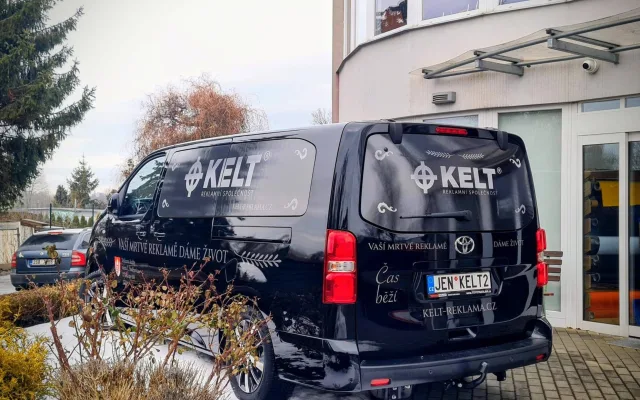 Pohřebák, který pobaví. Rebelové ze společnosti KELT vdechnou reklamě nový život