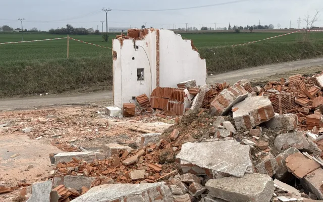 Konec dlouhého sporu. ŘSD začalo bourat motocentrum na D3 u Tábora