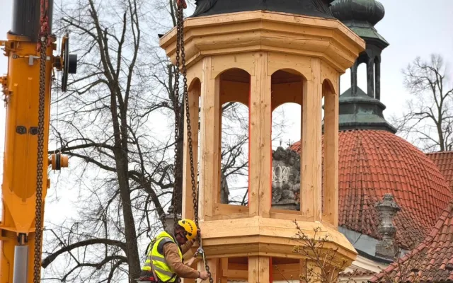 Věž kostela z 15. století v Borovanech na Českobudějovicku dostala novou kupoli