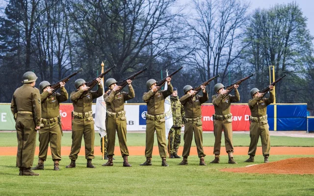 Baseball pod světly na Hluboké. Páteční večer proti Kotlářce nabídne sport i show