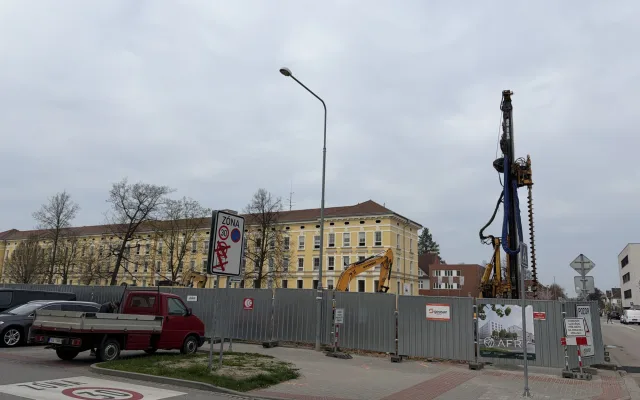 Přestavba bývalé vojenské nemocnice jde podle plánu, kraji se ozývají první zájemci