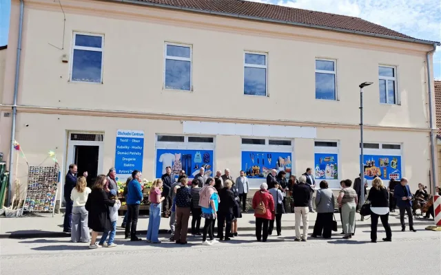 V Suchdole nad Lužnicí uctili oběti holokaustu. Instalovali nové kameny zmizelých