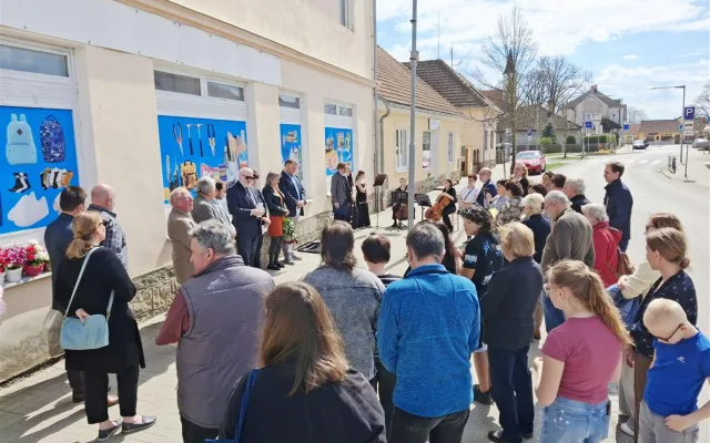 V Suchdole nad Lužnicí uctili oběti holokaustu. Instalovali nové kameny zmizelých