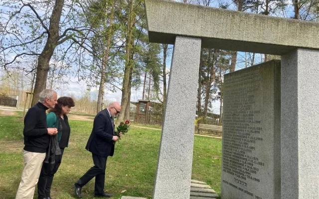 V Suchdole nad Lužnicí uctili oběti holokaustu. Instalovali nové kameny zmizelých