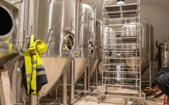 Objev ve skále i nové pivo. Rekonstrukce pivovaru v Jindřichově Hradci jde do finále