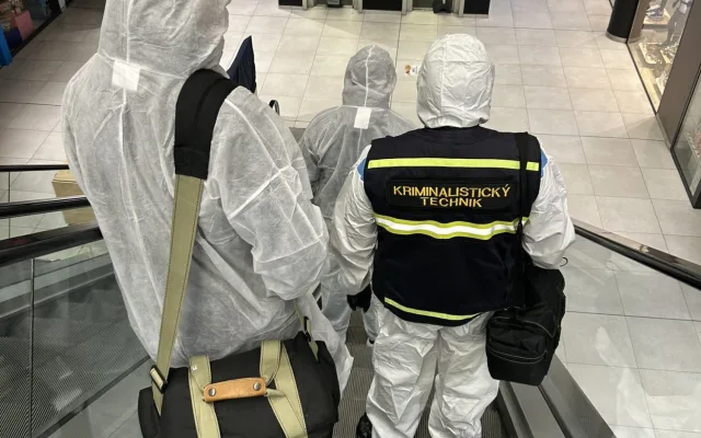 FOTO: Umělá krev a zásah proti útočníkovi. Policie i záchranáři trénovali u Mercury