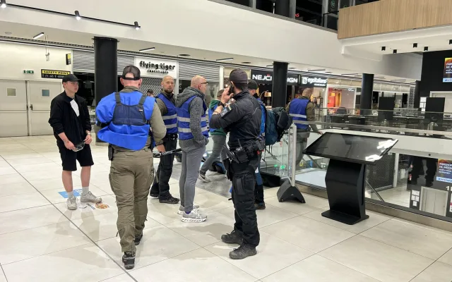 FOTO: Umělá krev a zásah proti útočníkovi. Policie i záchranáři trénovali u Mercury