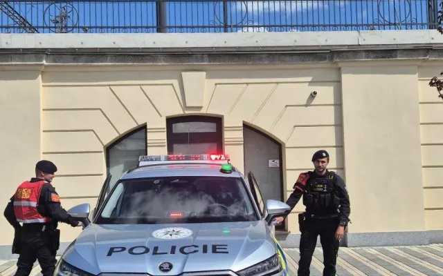 Budějovičtí policisté mají nové Kodiaqy, v kufru vozí žebřík i defibrilátor