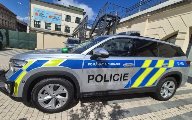 Budějovičtí policisté mají nové Kodiaqy, v kufru vozí žebřík i defibrilátor